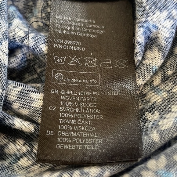 Adorable navy floral H&M top, medium, excellent preowned condition - Picture 12 of 12